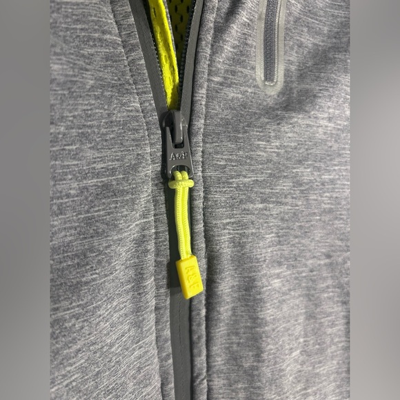 Abercrombie & Fitch Athletic Muscle Fit Performance Jacket - Picture 4 of 5
